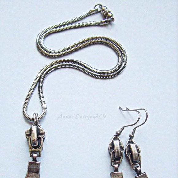 Hand Made Steampunk Necklace and Earrings - Picture 4 of 6